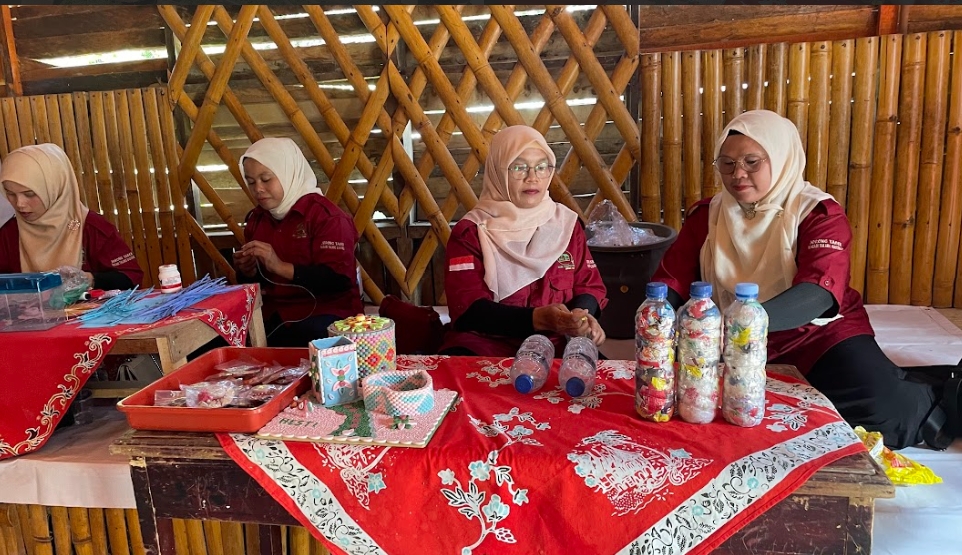 Kegiatan di Kampung Berseri Astra Jorong Tabek (KBA) Sumbar, juga menggerakkan ekonomi kerakyatan warga sekitar (DOk. Humas KBA / Simburcahaya.com)