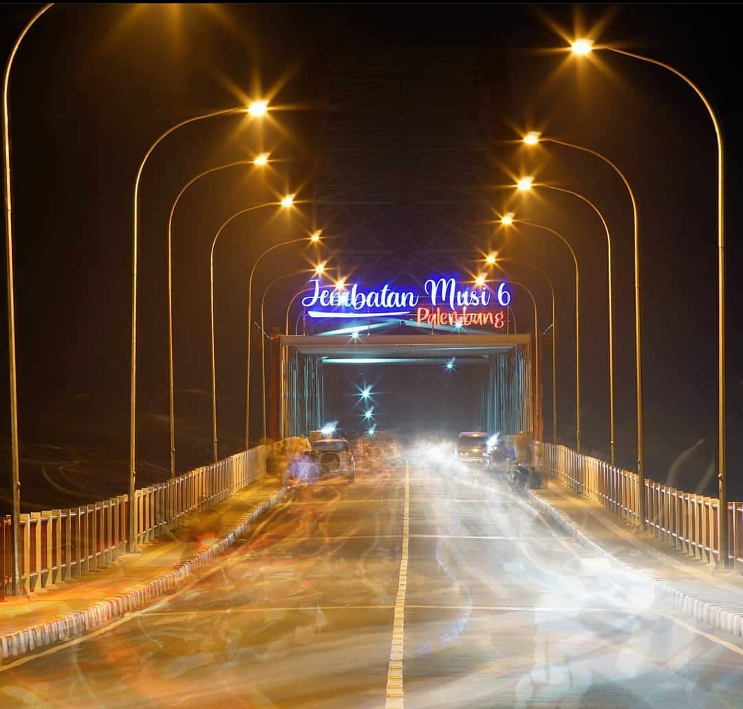 Jembatan Musi 6 Palembang Sumsel saat lampu penerangan terang (Dok. Instagram @pariwisata.palembang / Nefri Inge)